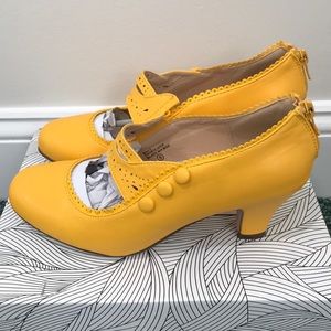 Marigold Yellow Pumps Retro Heels Brand New